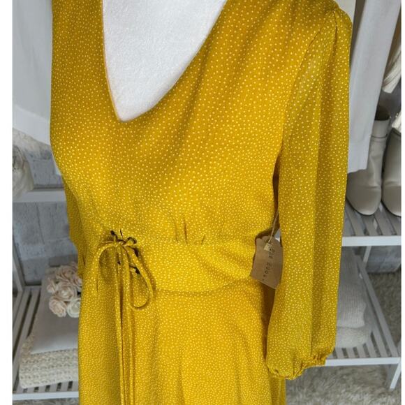 Le Lis Women’s Size M Yellow Polka Dot Lace Up Waist Lined A Line Dress #0481 - Picture 6 of 14